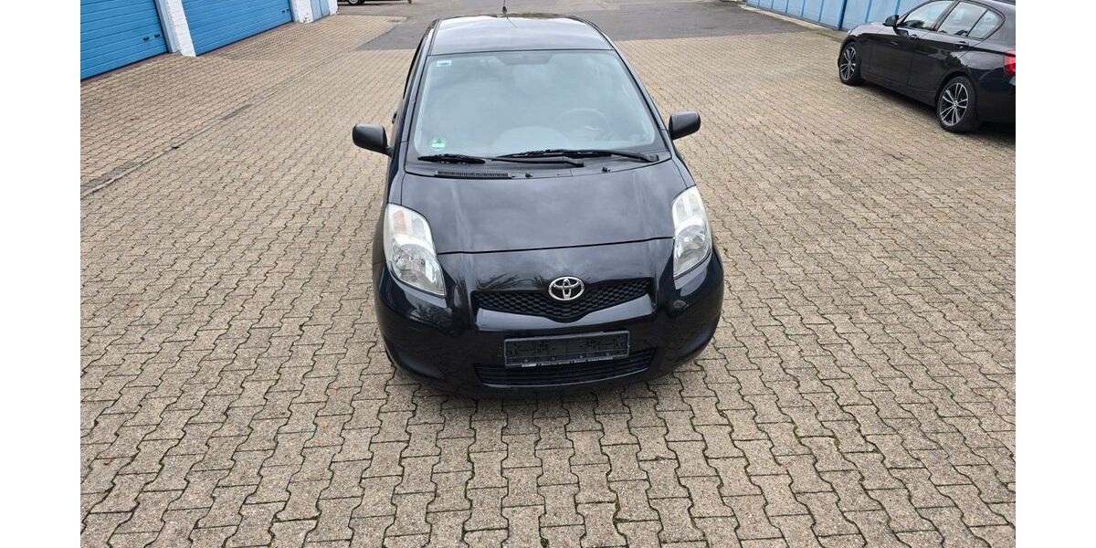 Toyota Yaris 175.000 km 2.700 &euro; Aachen 52068