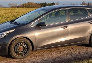 Kia ceed / Ceed 110.000 km 10.490 &euro; Nideggen 52385