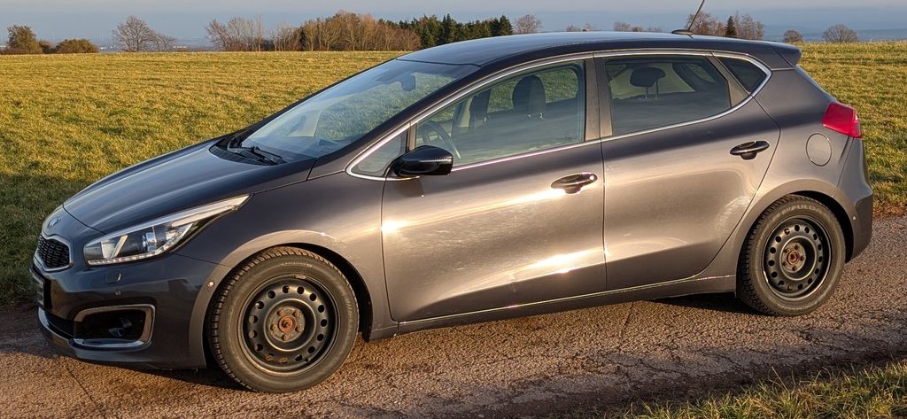 Kia ceed / Ceed 110.000 km 10.490 &euro; Nideggen 52385