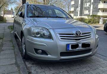 Toyota Avensis 205.000 km 5.200 &euro; Aachen 52078