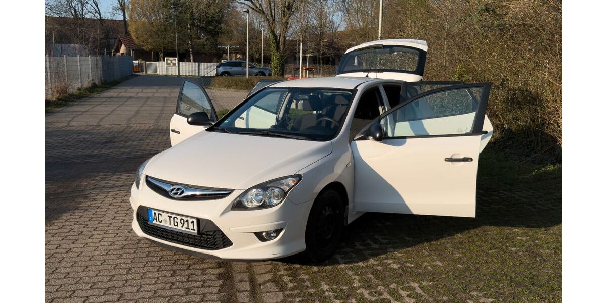 Hyundai i30 144.700 km 4.499 &euro; Aachen 52072
