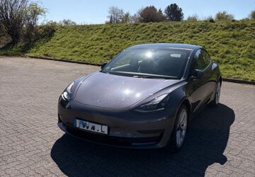 Tesla Model 3 12.000 km 29.900 &euro; Würselen 52146
