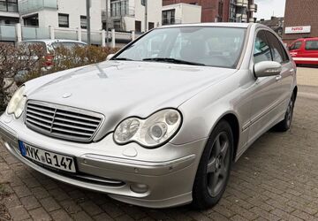 Mercedes-Benz 220 239.788 km 3.500 &euro; Aachen 52080