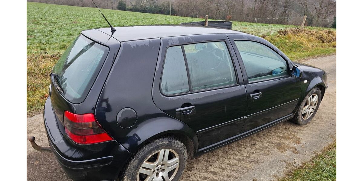 VW Golf 205.500 km 700 &euro; Steckenborn 52152