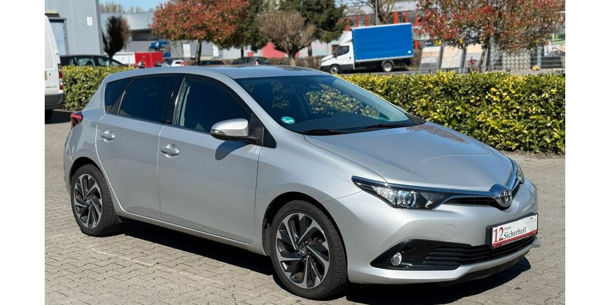 Toyota Auris 134.293 km 10.990 &euro; Alsdorf 52477