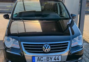 VW Touran 149.200 km 4.999 &euro; Aachen 52078