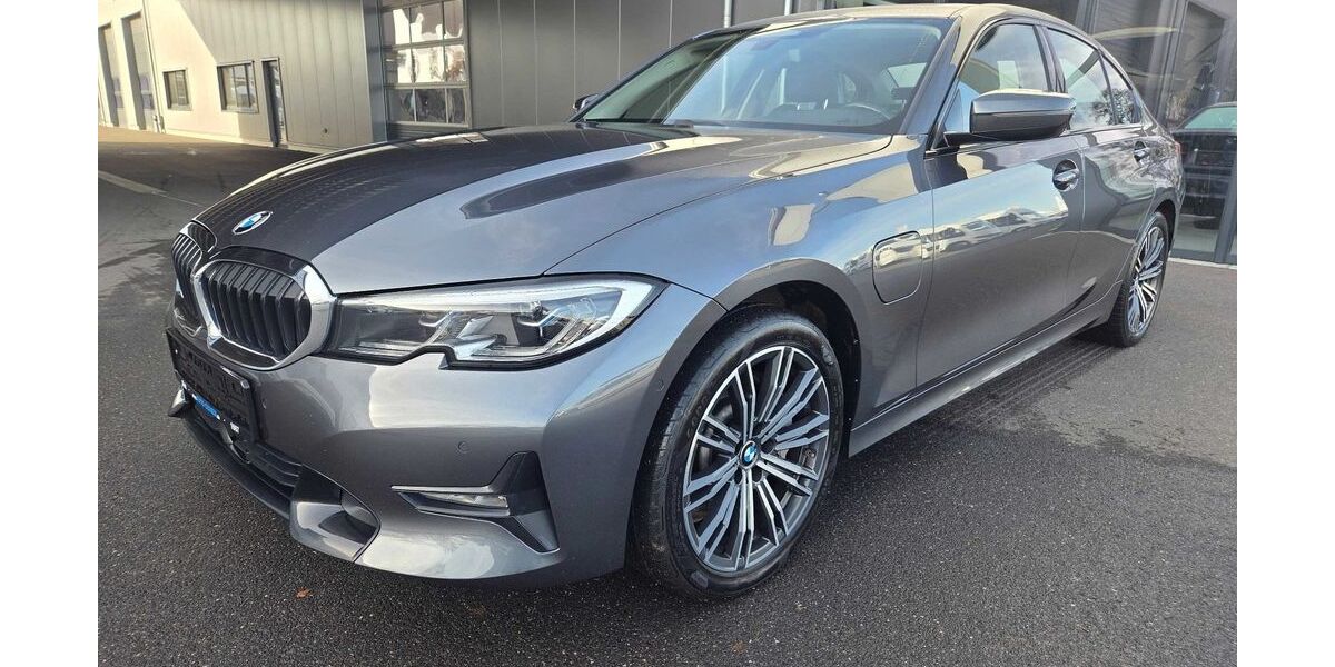 BMW 330 113.758 km 24.880 &euro; Düren 52351