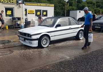 BMW 323 180.000 km 6.900 &euro; Aachen 52070