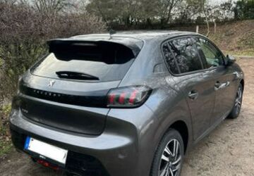 Peugeot 208 45.677 km 17.400 &euro; Aachen 52080